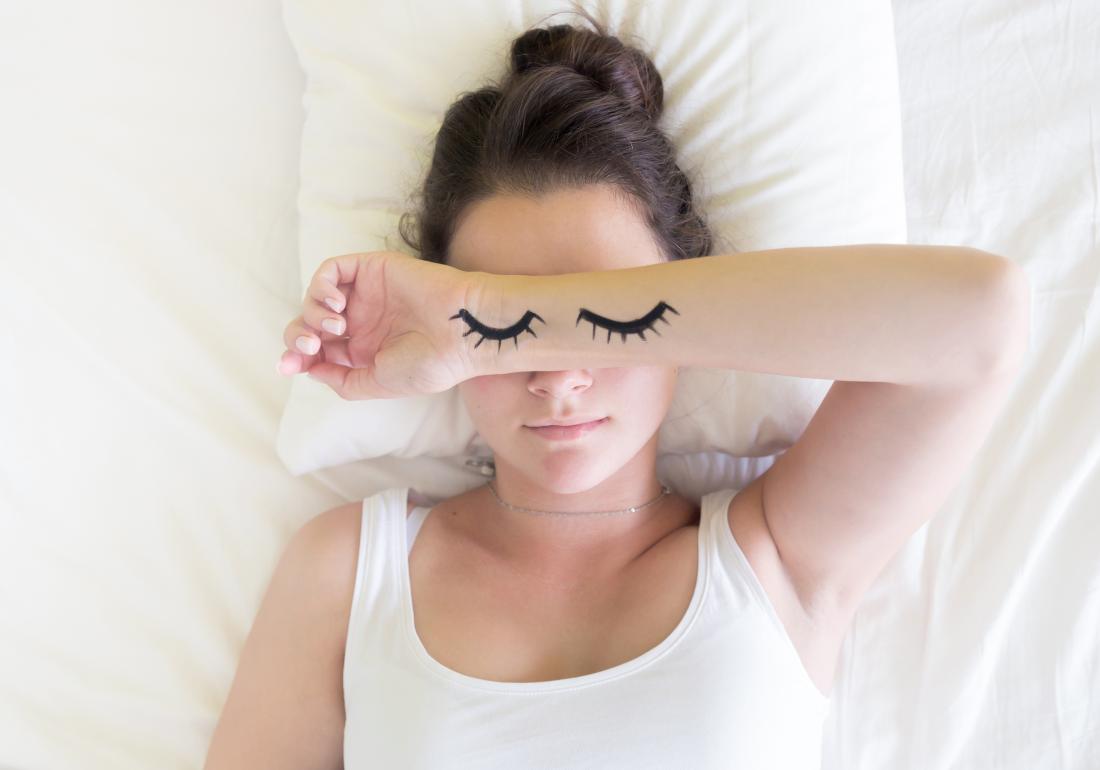 Woman sleeping to help reduce endo symptoms