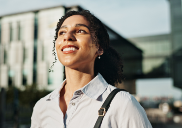 Woman working into the sunshine from work