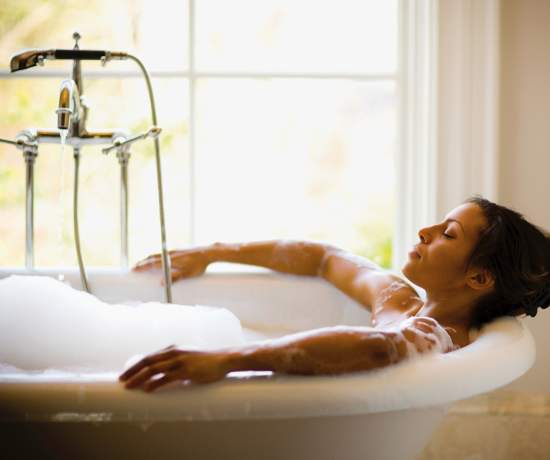 Relaxing in a bath to treat endo symptoms
